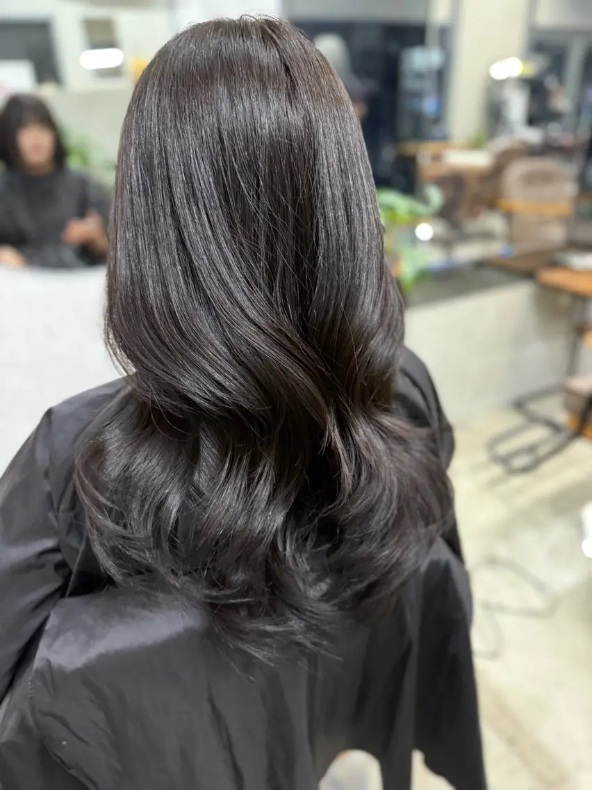 ロング カラー グレージュ AIRI layer cut hairのヘアスタイル