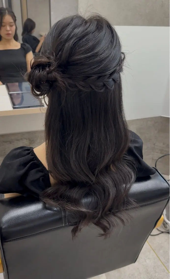 ロング ヘアアレンジ 透明感/オリーブ ハイトーン×レイヤーのヘアスタイル