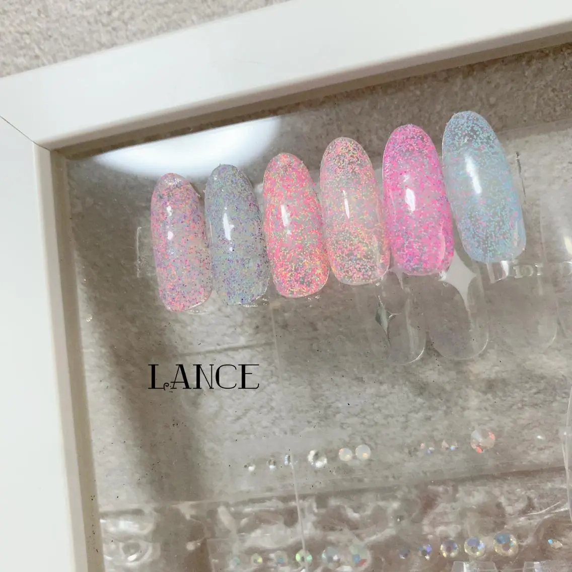 ミディアム ネイル オーロラネイル フレンチネイル キラキラネイル ワンホンネイル 冬ネイル ハンドネイル Lance nailのネイルデザイン