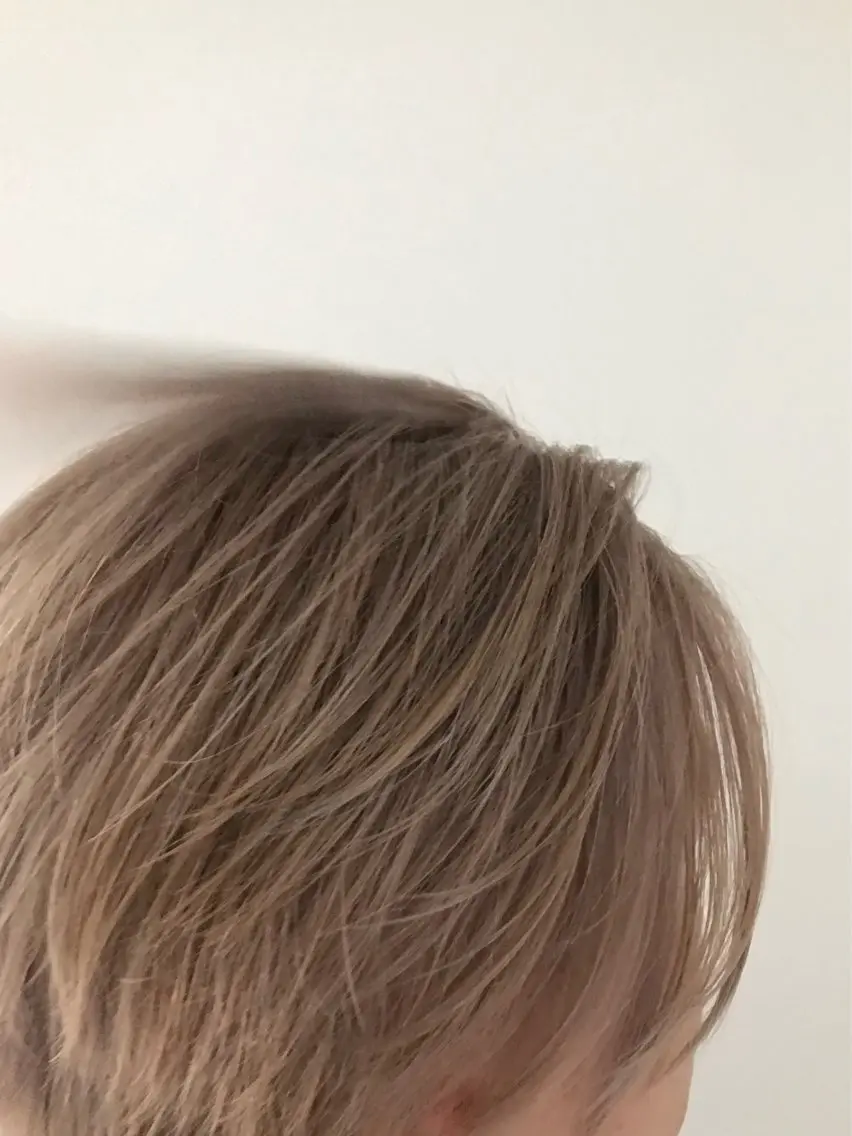 ショート カラー ブリーチ ヘアカラー kosoraレイヤー ハイトーン/デザインのヘアスタイル