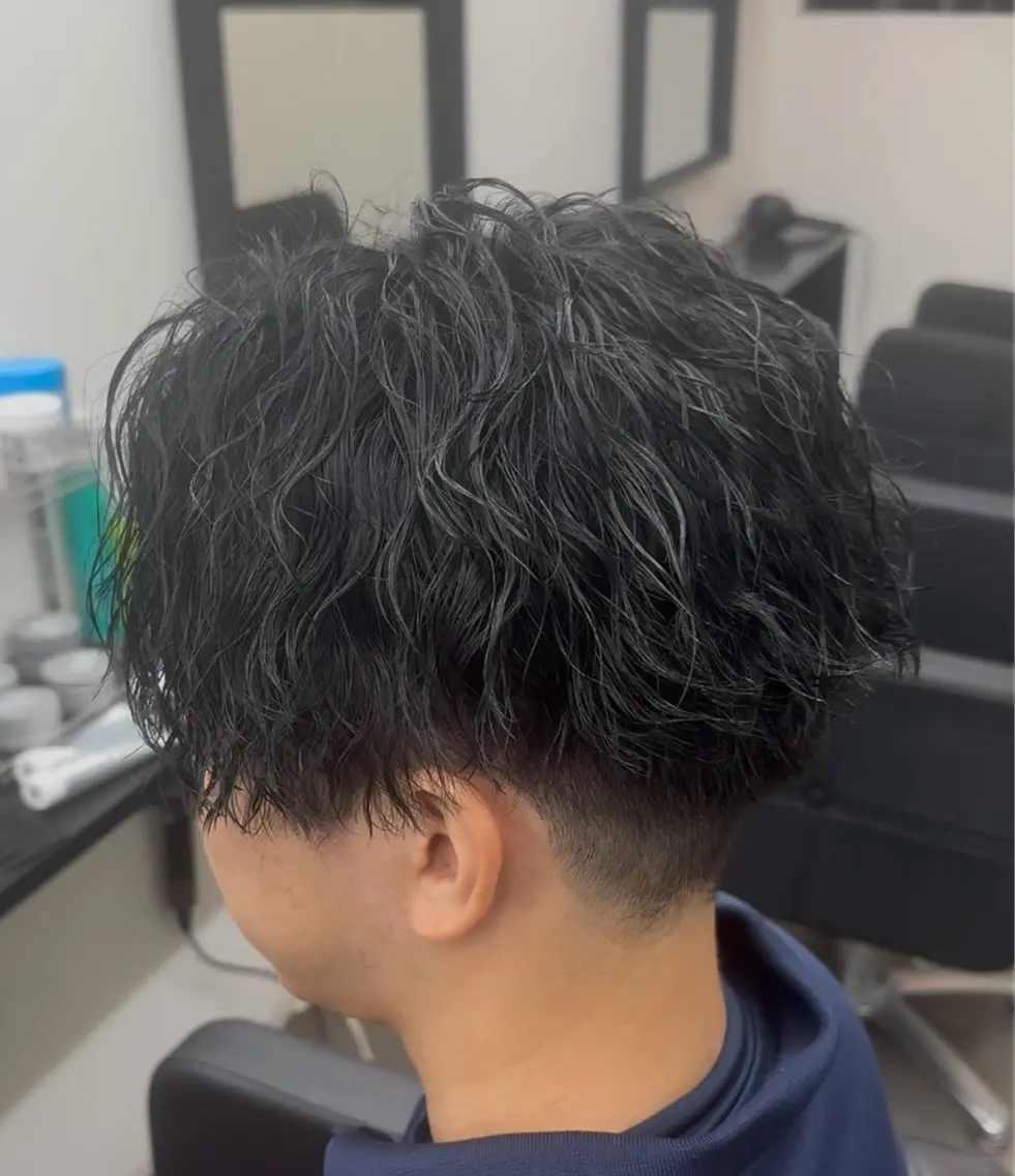 ミディアム パーマ メンズ センターパート 西川 佑樹のヘアスタイル