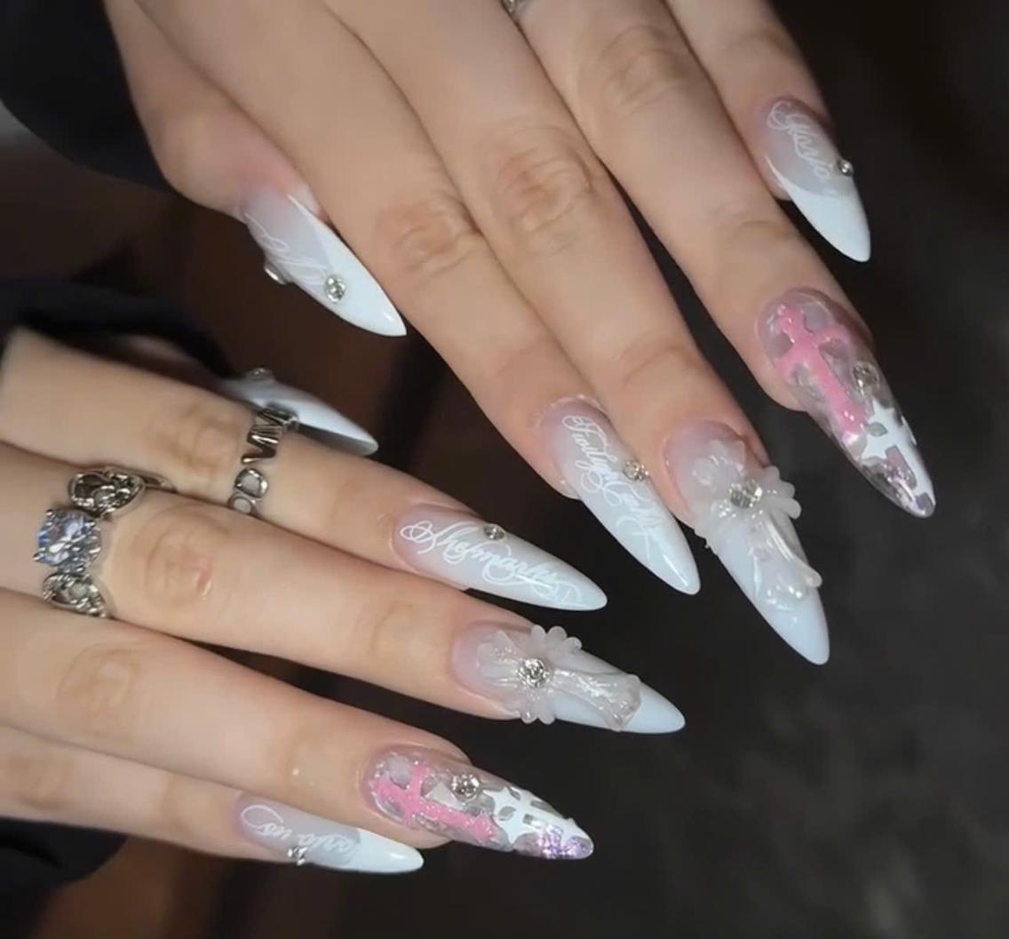 ネイル フレンチネイル ジェルネイル ハロウィン 韓国ネイル マグネットネイル ハンドネイル キノコ H.babynailのネイルデザイン