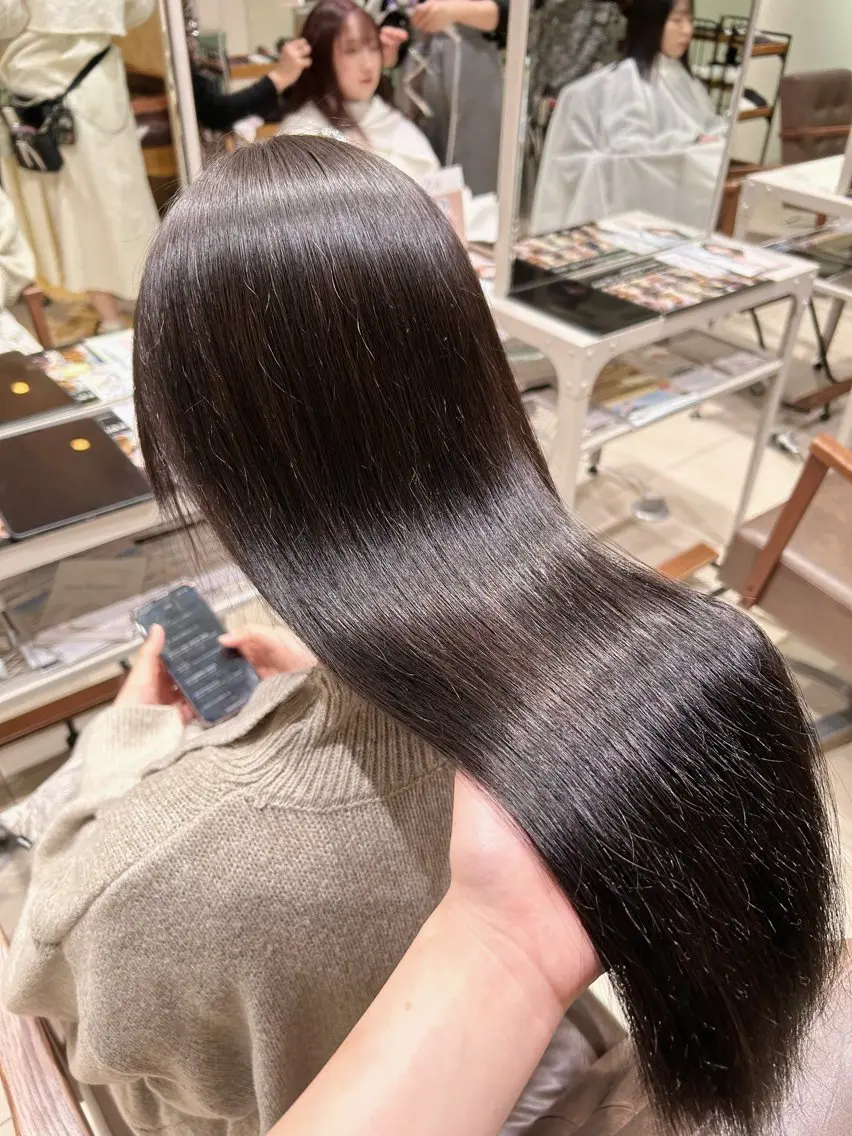 カラー 透明感カラー momo🍑/顔周り カット指名No.1のヘアスタイル