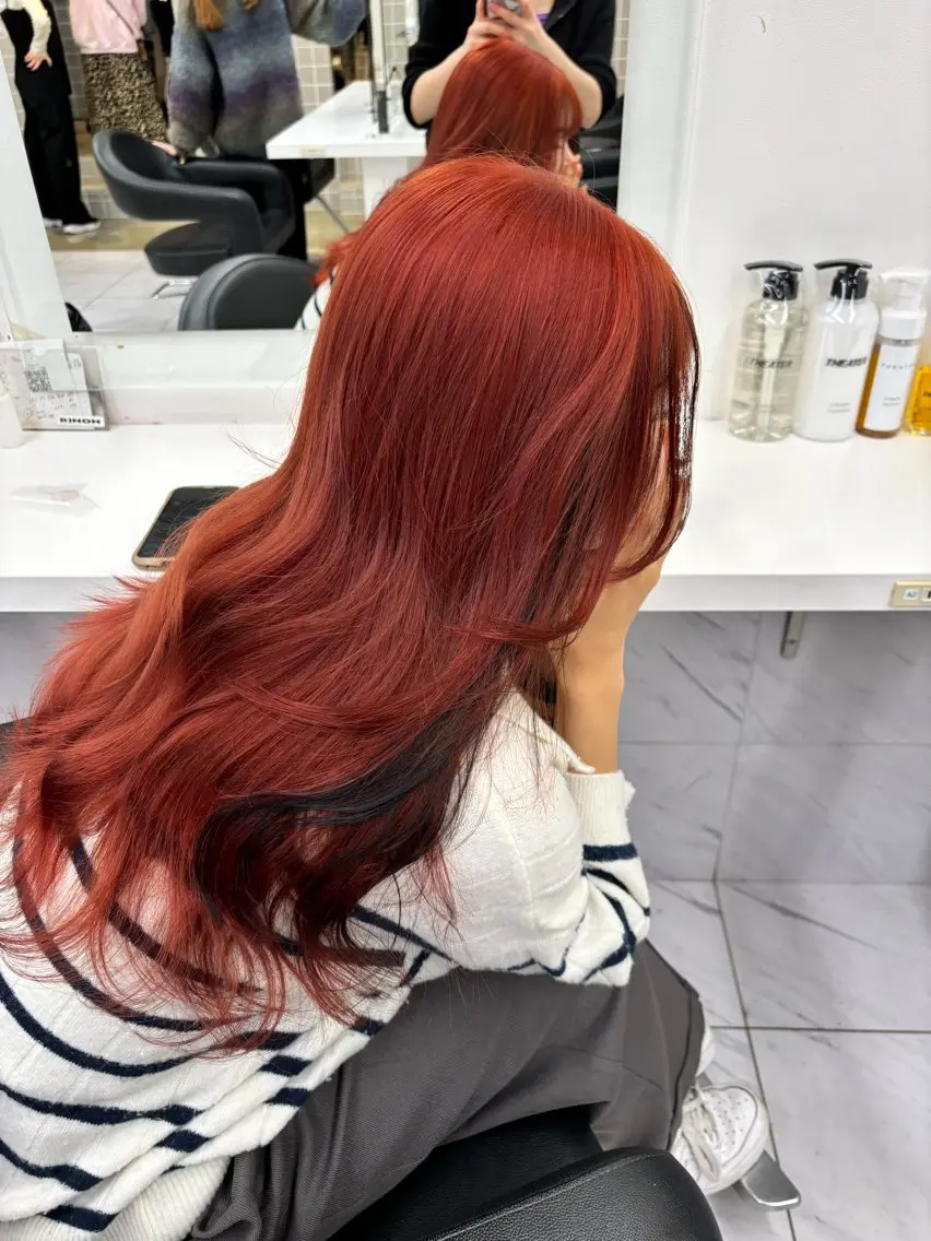 セミロング カラー 抜け感レイヤー︴ ニュアンスカラーのヘアスタイル