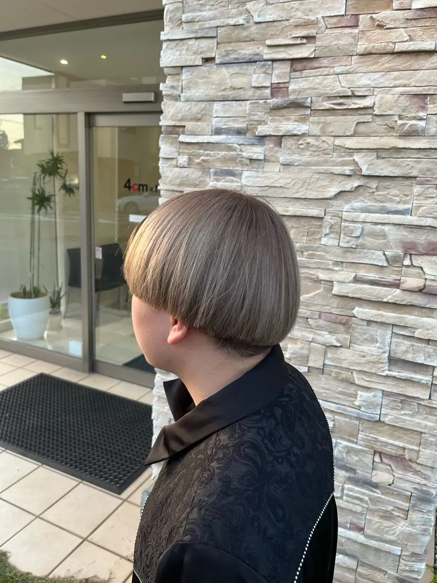 ショート カラー メンズ ベージュカラー ホワイトベージュ 諸岡 玲のヘアスタイル