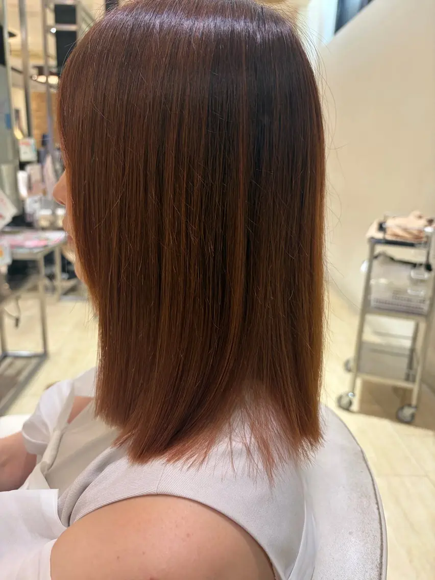 ミディアム 西岡 莉緒のヘアスタイル