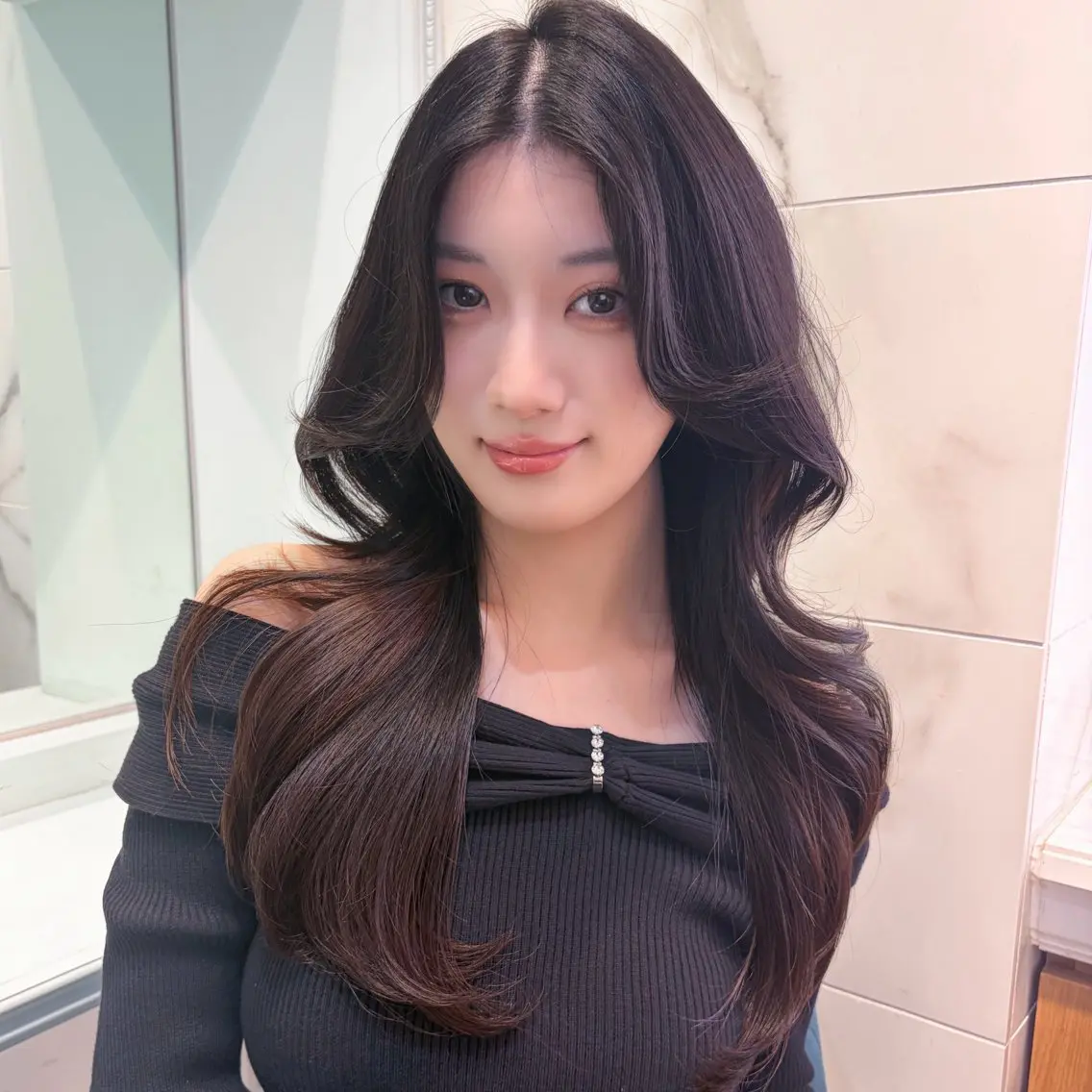 ロング カット ヘアカラー トリートメント 韓国レイヤー/顔周り 髪質改善/ 渡邊莉玖のヘアスタイル