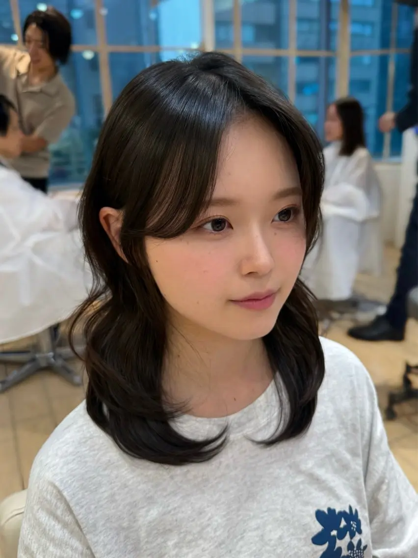 ミディアム ミディアムレイヤー くびれヘア 韓国風ヘア レイヤーカット ヘアカラー トリートメント のん/表参道美容師 /のんめいく💘のヘアスタイル