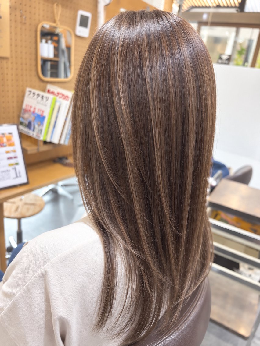 カラー➕ハイライト(表面​〜​➕SONQトリートメントの写真