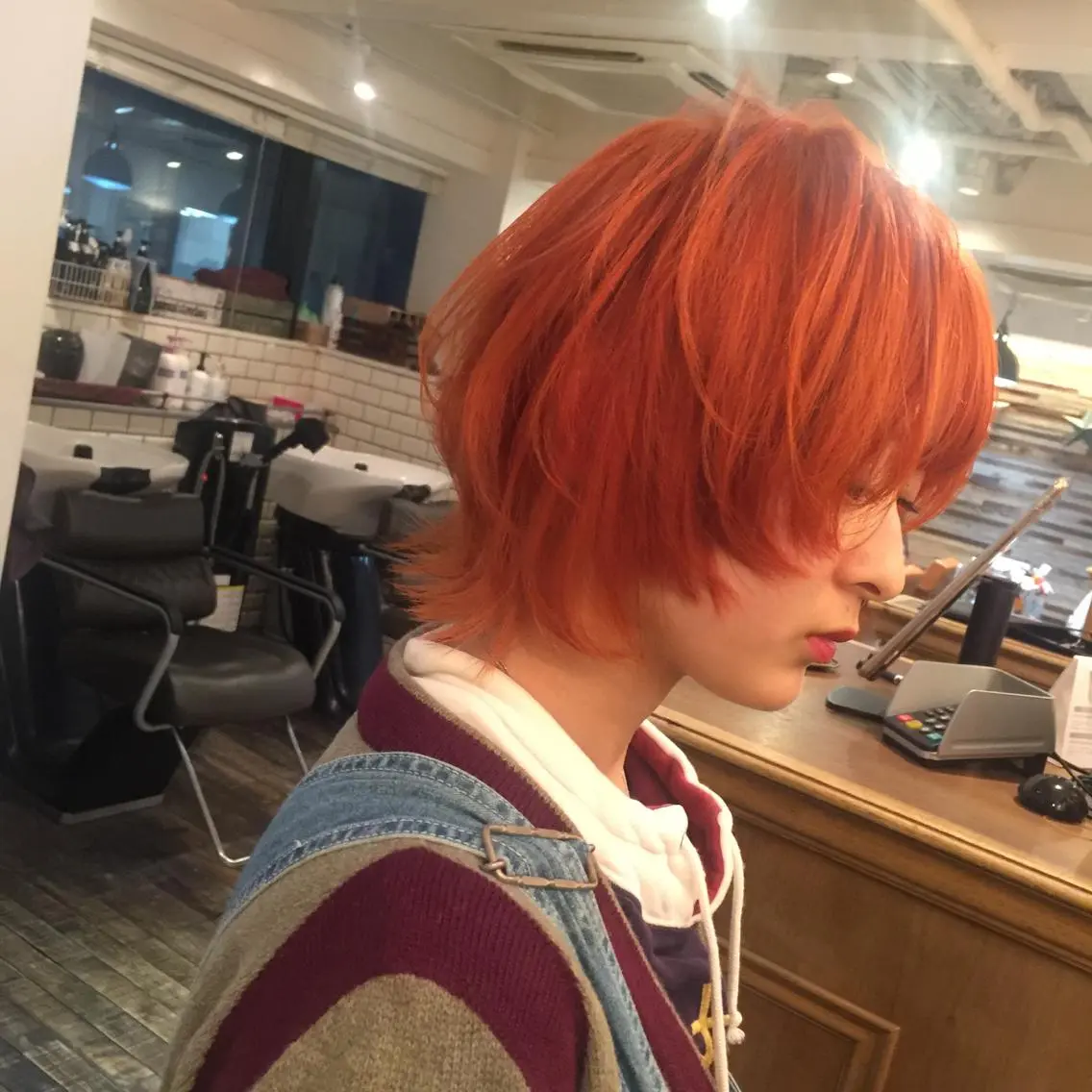 ミディアム カラー オレンジ ウルフカット ホワイト&レイヤーカ ットエクステ長畠俊輔のヘアスタイル
