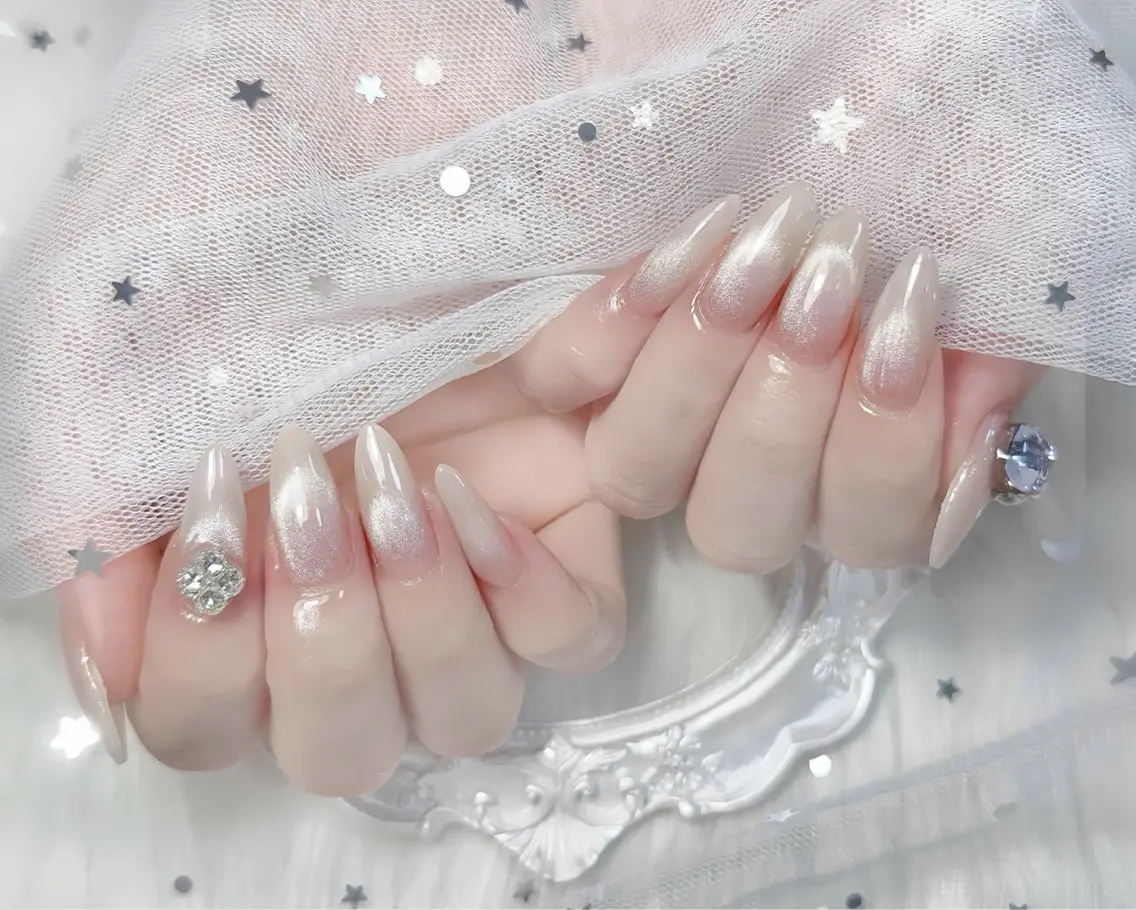 ネイル チークネイル 長さ出し フレンチネイル ジェルネイル グラデーション THANHTHANH NAILのネイルデザイン