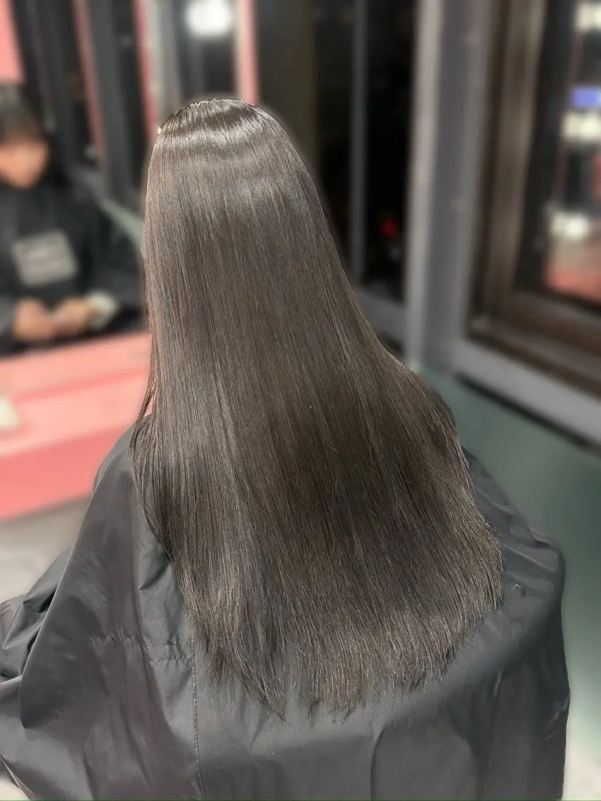 ロング カラー 透明感カラー グレージュ 韓国風ヘア トリートメント ヘアカラー トリートメント 𝑴𝑶𝑲𝑨渋谷 トレンド韓国ヘア🩷のヘアスタイル