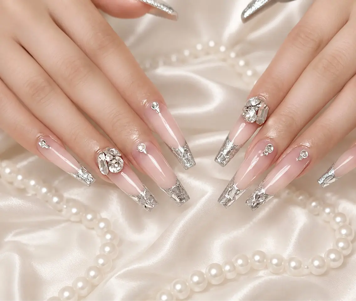 ネイル アートネイル オーロラネイル ボルドー チークネイル フレンチネイル ハンドネイル Sakura Nail Salonのネイルデザイン