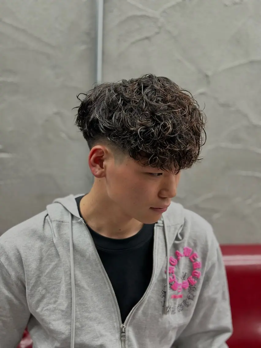 ショート メンズ スペインカール カット パーマ 西田 龍我のヘアスタイル