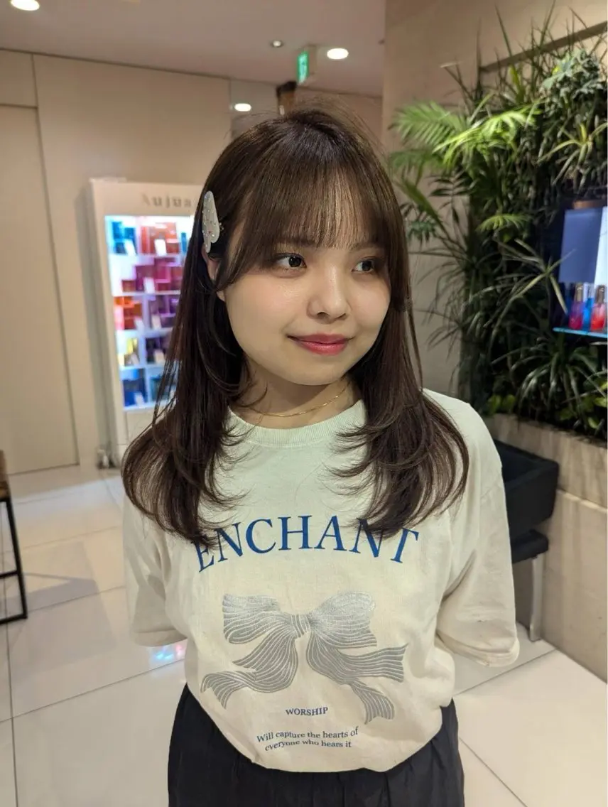 セミロング カラー 今泉 蘭のヘアスタイル