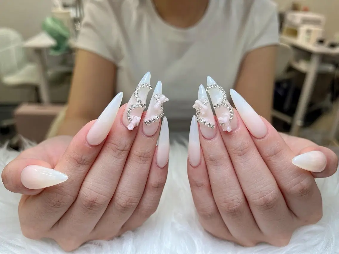 ネイル フレンチネイル ジェルネイル ガーリー 韓国ネイル ロングネイル ハンドネイル NieNail Nezukoのネイルデザイン
