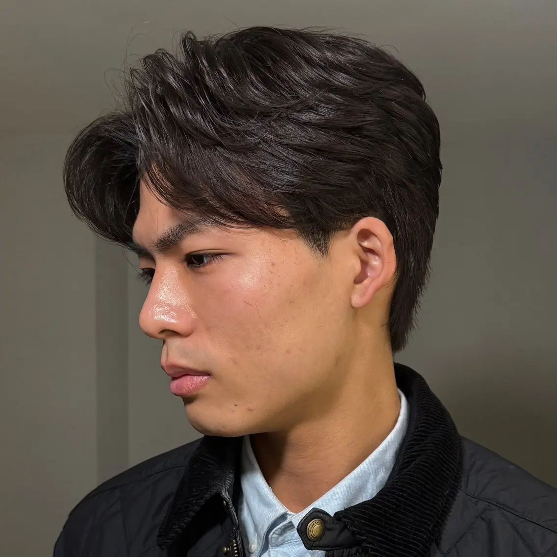メンズ センターパート ダウンパーマ フェザーパーマ メンズ韓国風 マッシュ カット センターパート特化/ メンズカット/ヒロキのヘアスタイル