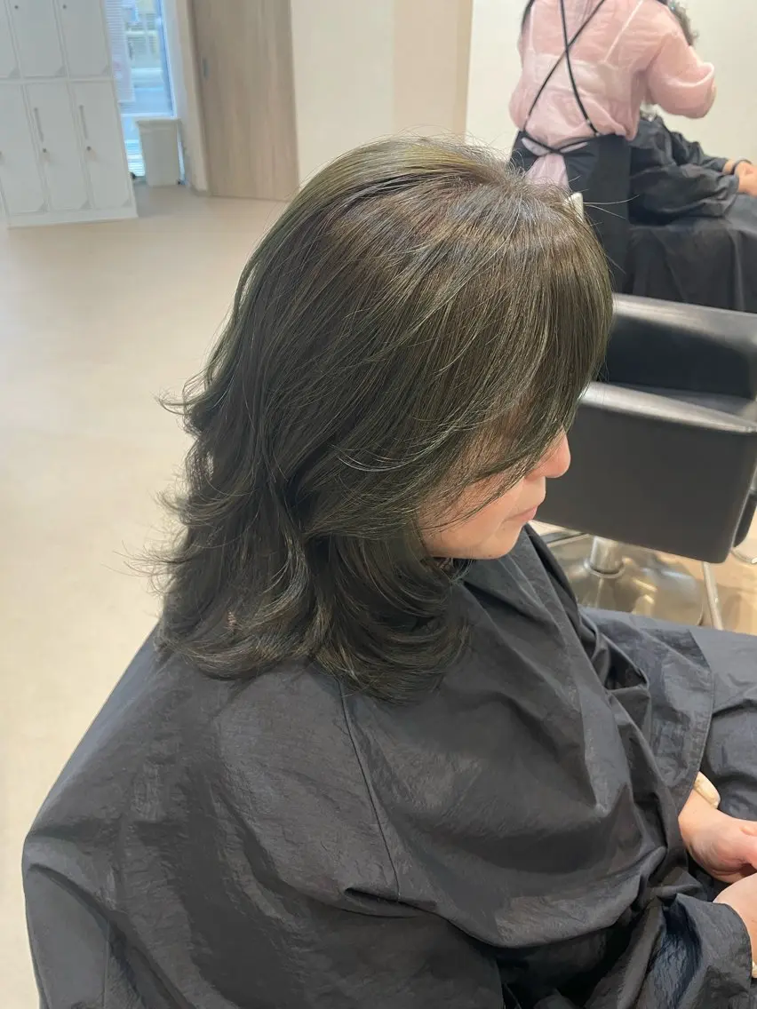 セミロング カラー ベージュカラー オリーブカラー ヘアカラー YUI/ ブリーチカラー🌷のヘアスタイル