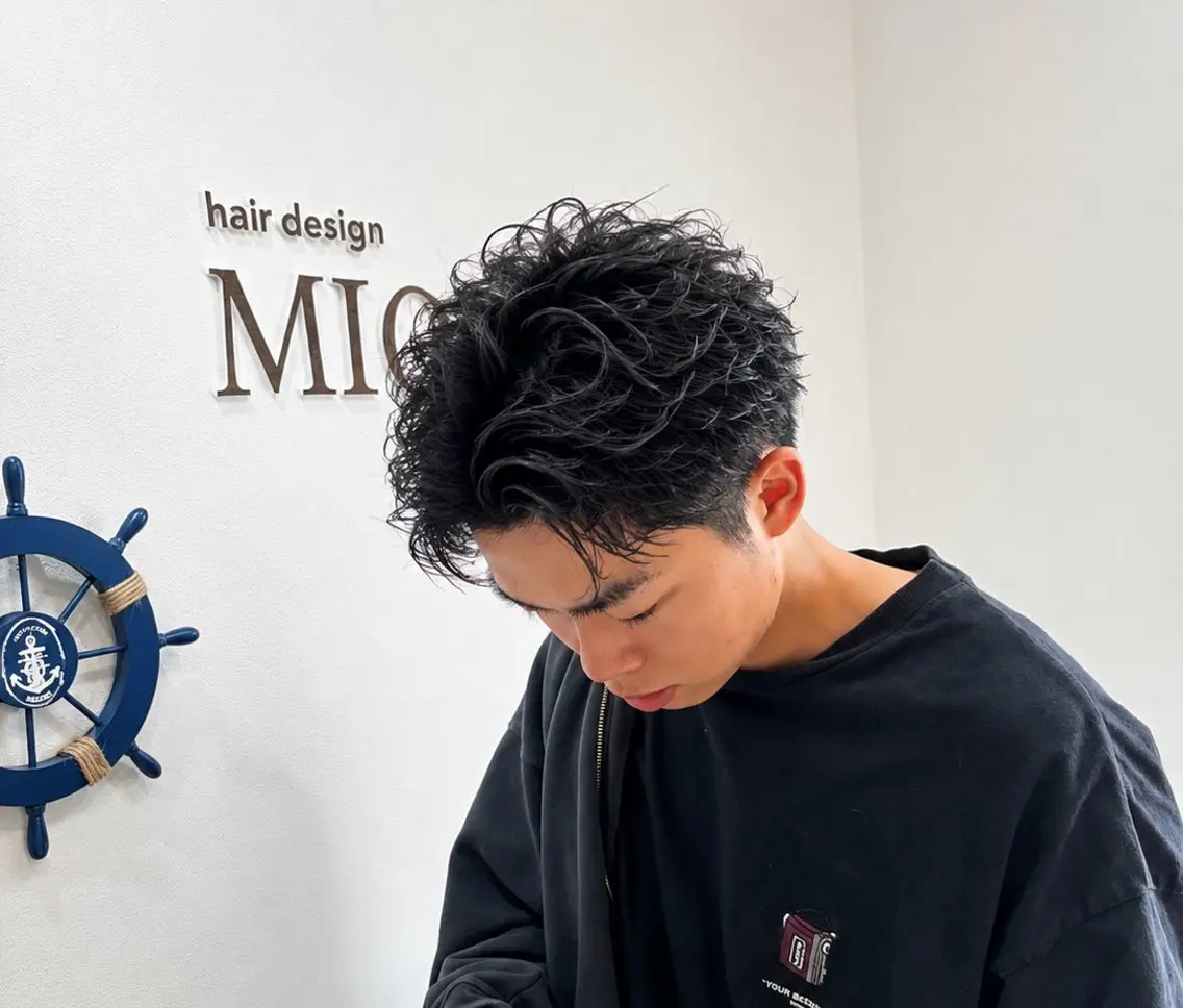 ショート メンズ アップバング メンズパーマ 峯 渉人のヘアスタイル
