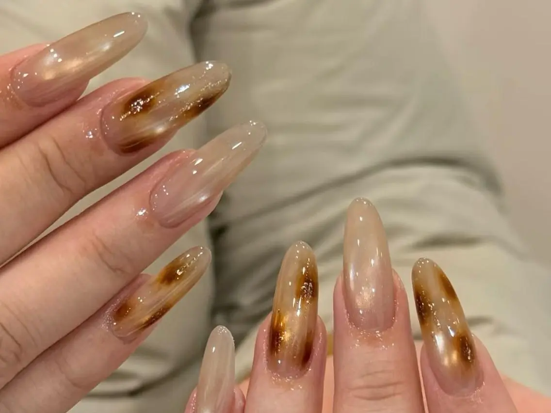 ネイル メンズ メンズ韓国風 アニマル柄 べっ甲ネイル ボルドー ブラウン ハンドネイル ハンドケア NEW NAIL池袋 韓国・ワンホンネイルのネイルデザイン