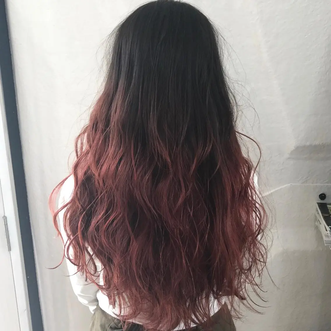 ロング カラー ブリーチ グラデーションカラー レッドカラー K-POP好き美容師 🇰🇷Kai.Yのヘアスタイル