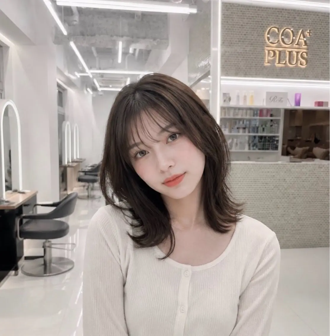 ミディアム カラー ヘアアレンジ ミディアムレイヤー レイヤーカット ミディアム/レイヤー ✨無料カット ケイシのヘアスタイル