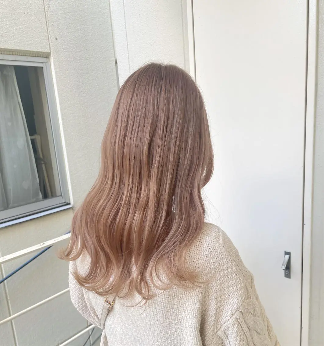 ロング カラー ヘアアレンジ ベージュカラー ミルクティーベージュ ヘアカラー トリートメント ヘッドスパ 艶髪✨寒色カラー✨ 翁長孝輔のヘアスタイル