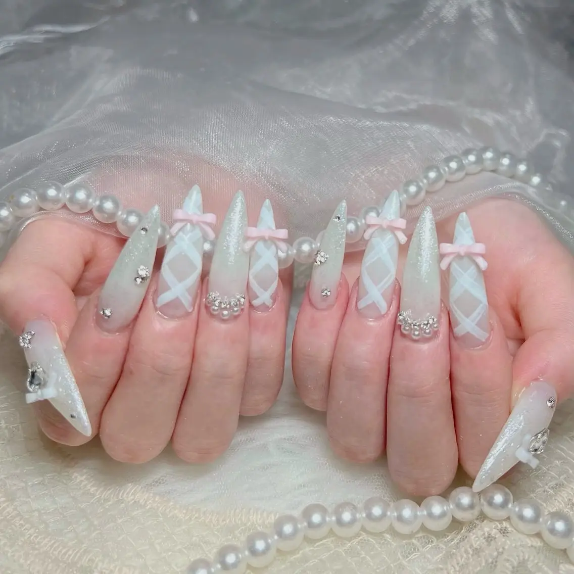 ネイル オーロラネイル 長さ出し フラッシュネイル フレンチネイル ジェルネイル ハンドネイル Amee Nail Salonのネイルデザイン