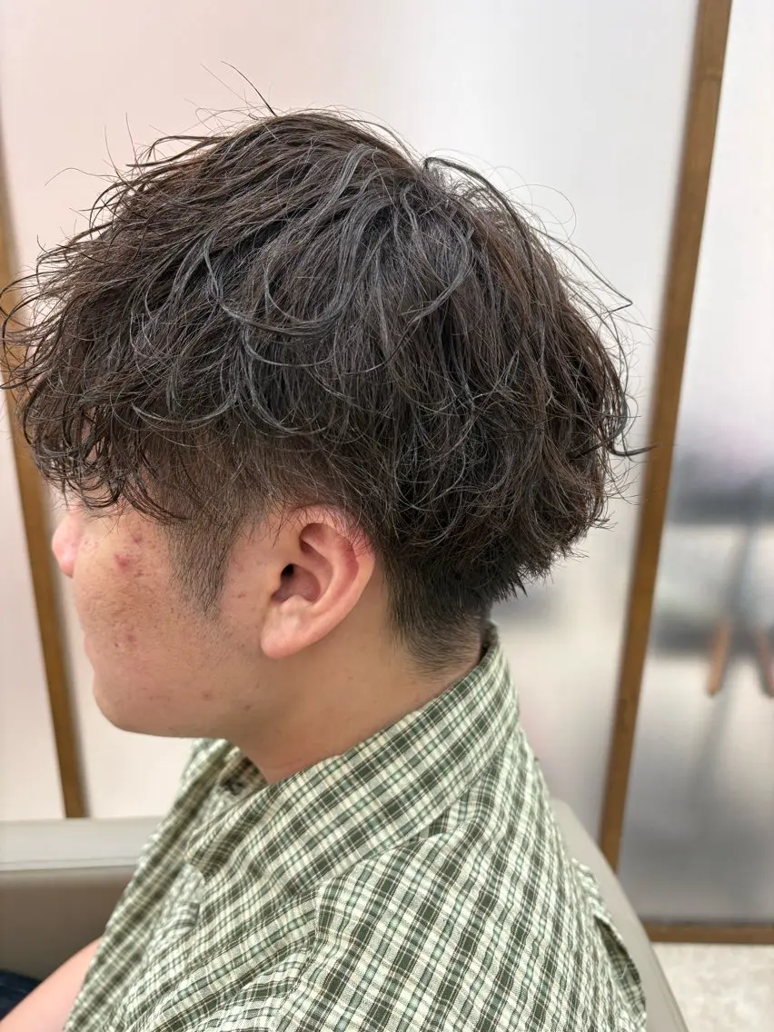 パーマ メンズ 波巻きパーマ ✨髪質改善カラー✨ 赤味除去カラー/理久のヘアスタイル