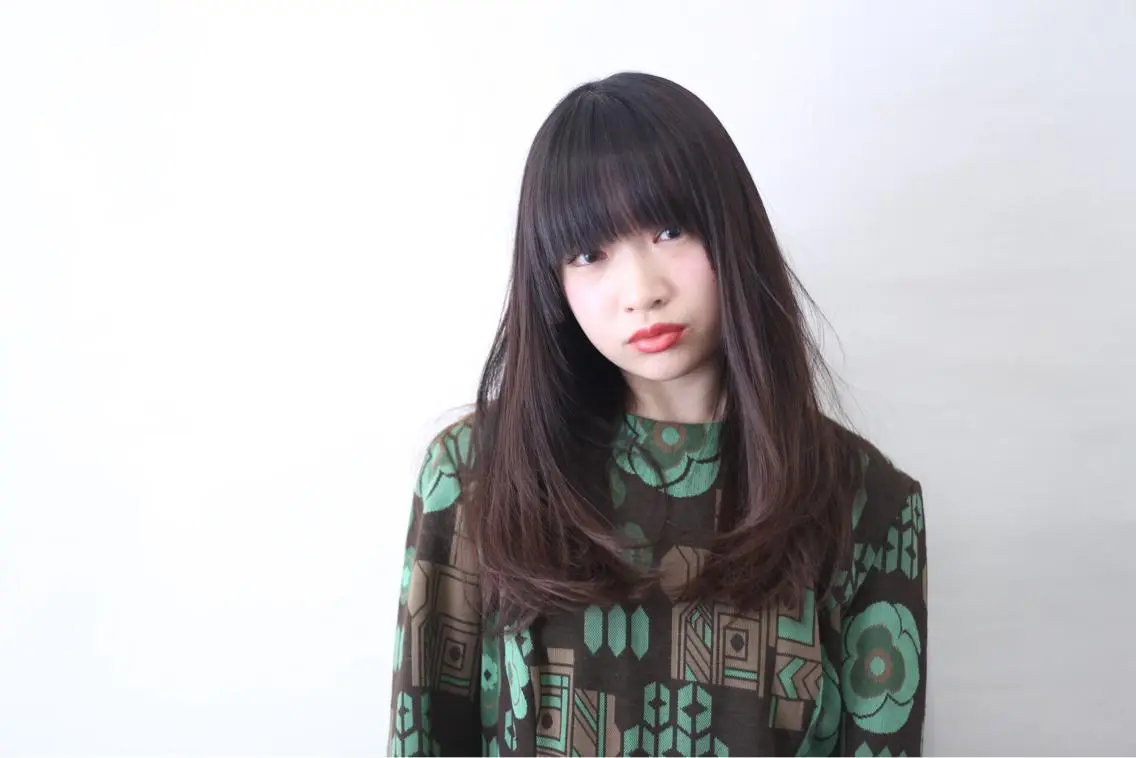 ロング TAI透明カラー 柔らかい縮毛矯正のヘアスタイル