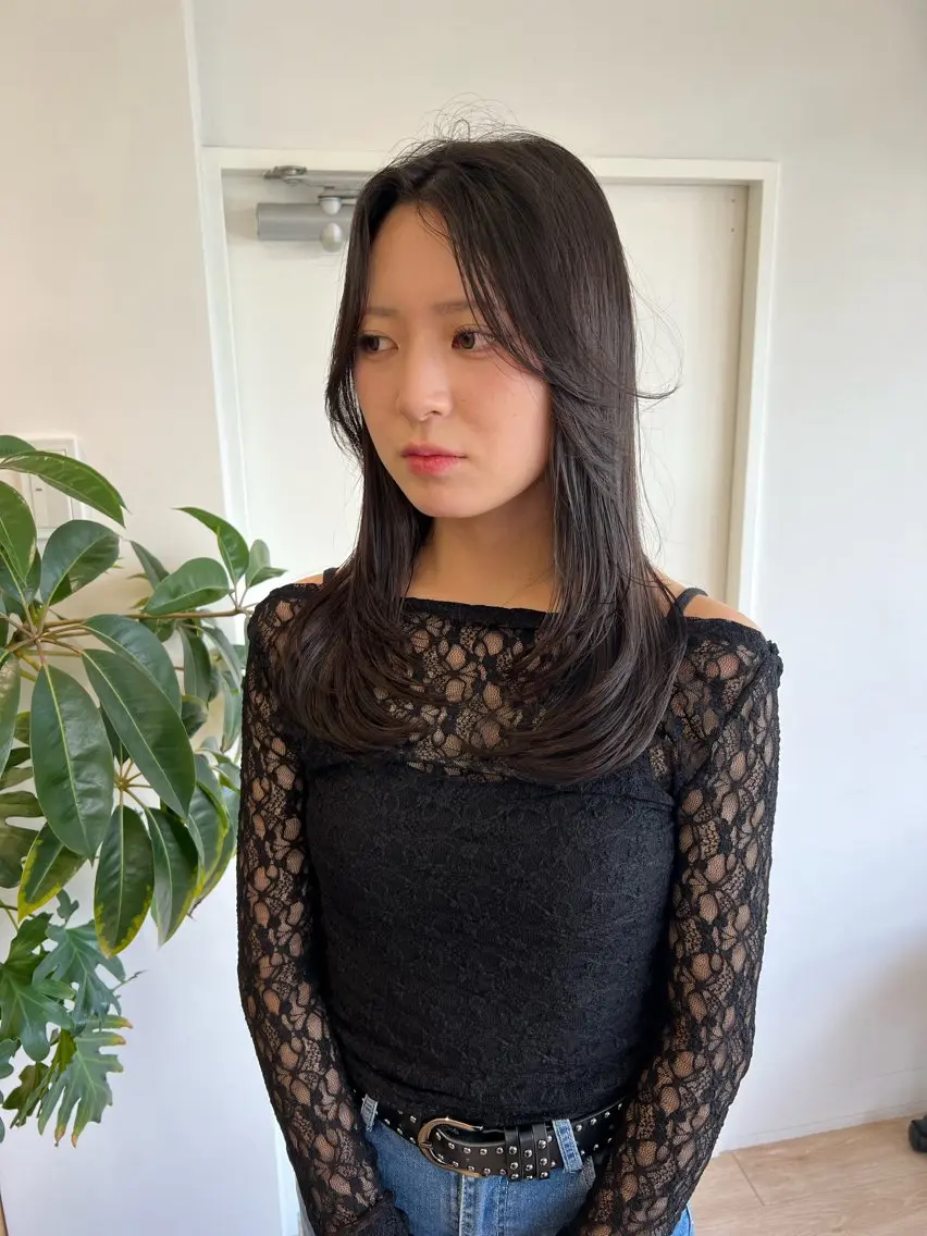 ミディアム 顔まわりレイヤー レイヤーカット カット 艶ベージュ/オリーブ カラー🫒airiのヘアスタイル