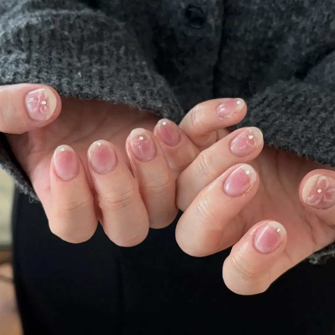 ネイル フレンチネイル キラキラネイル 韓国ネイル ミラーネイル ニュアンスネイル private salon zzz…のネイルデザイン