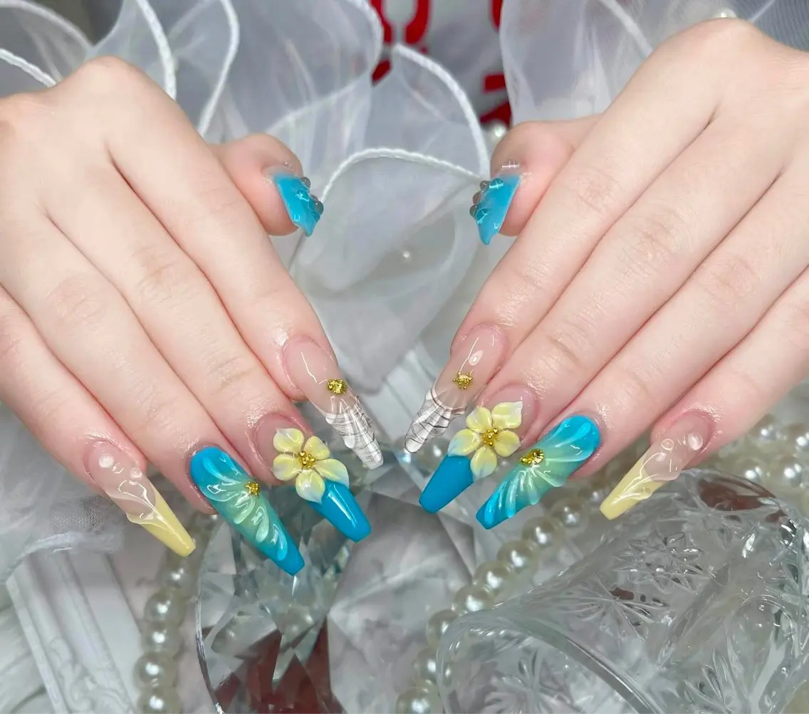 ネイル アートネイル フラワーネイル ジェルネイル キラキラネイル 韓国ネイル ハンドネイル Nova Nailのネイルデザイン