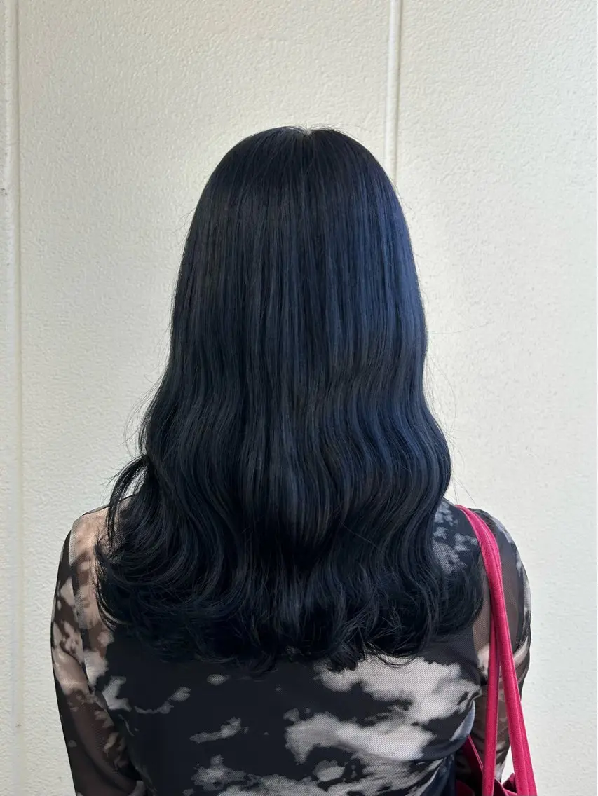 セミロング カラー ヘアアレンジ 黒髪 ブルーカラー ブルーブラック 《暖色/韓国hair 》🇰🇷桑原ユキネのヘアスタイル