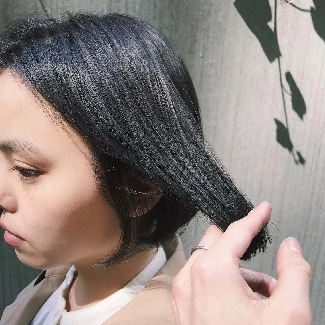 ショート カラー パーマ ヘアアレンジ 黒髪 透明感カラー グレージュ ヘアカラー トリートメント 松田 亮葉のヘアスタイル