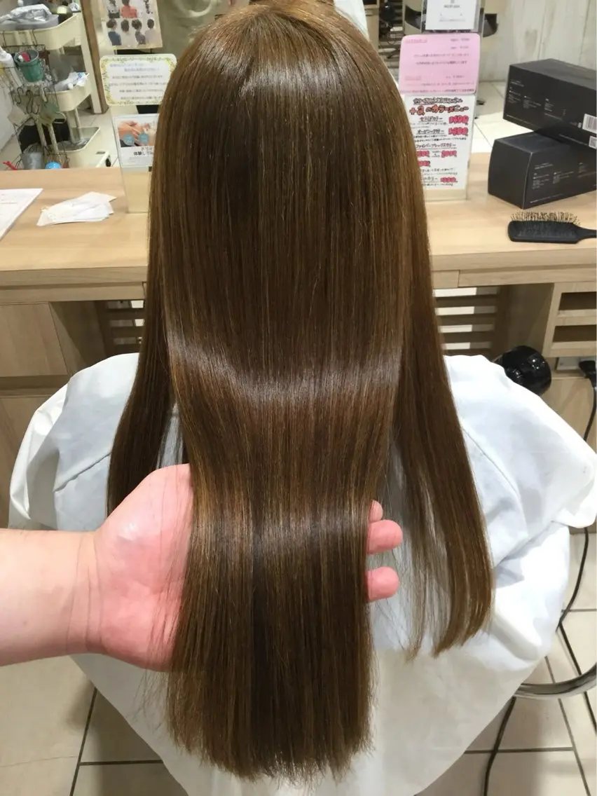 セミロング ユダイ😎 カラー🌈縮毛矯正✨のヘアスタイル