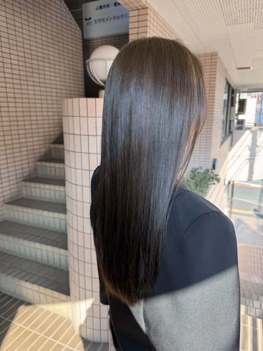 ロング カラー ベージュカラー オリーブベージュ ヘアカラー 内田 愛莉のヘアスタイル