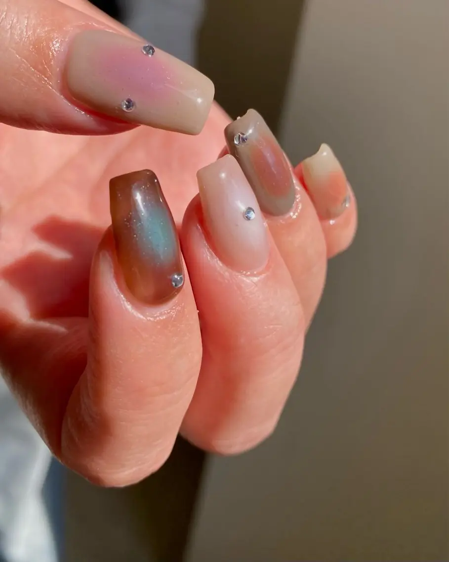 ネイル 成人式 フラッシュネイル フレンチネイル ガーリー キラキラネイル ハンドネイル 草加ニュアンスネイル 🌚hersのネイルデザイン
