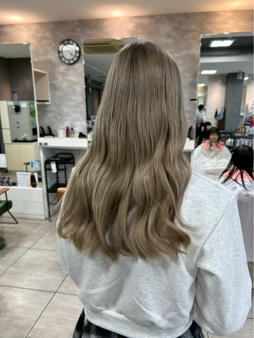 ロング カラー ヘアカラー 西岡 英菜のヘアスタイル