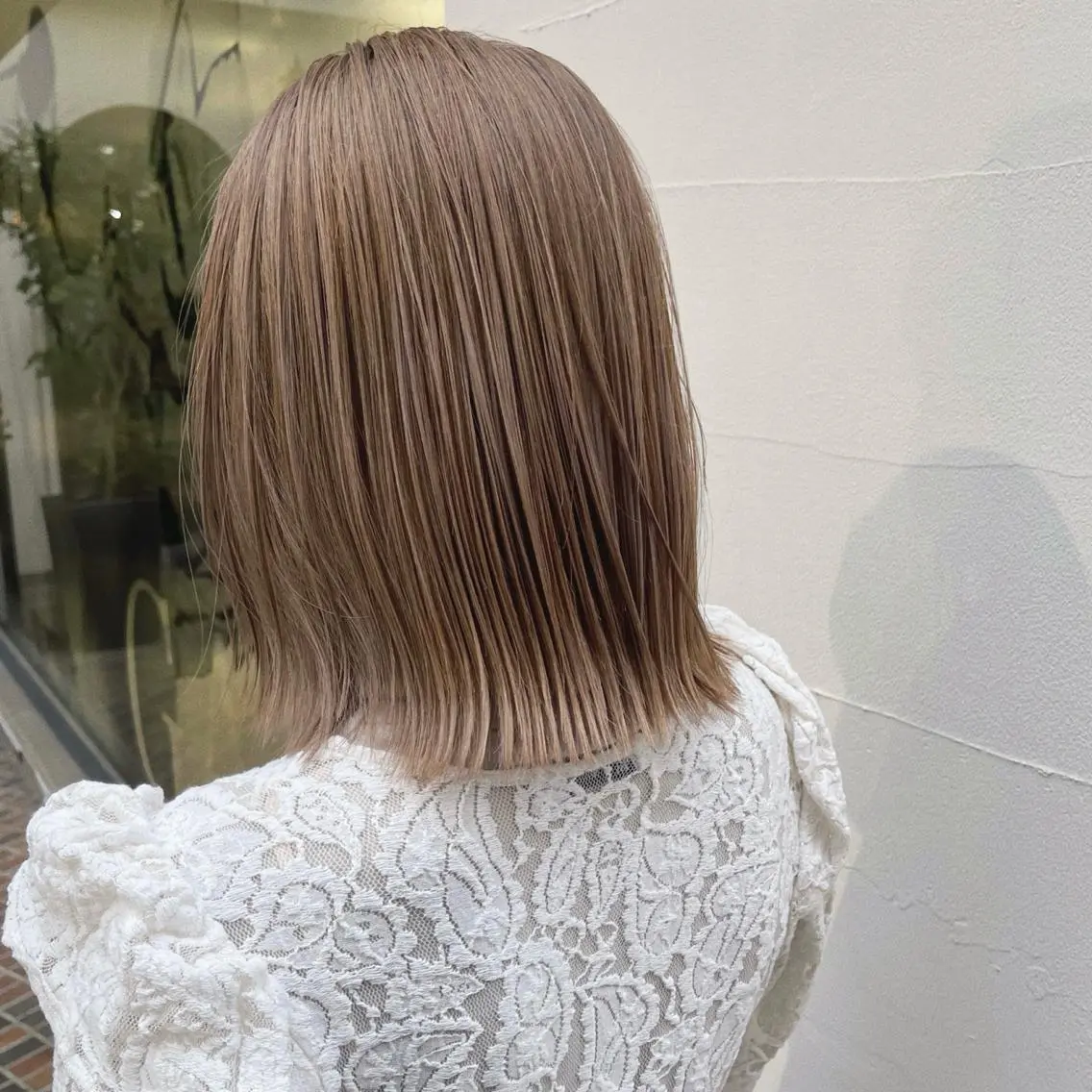 ショート カラー ベージュカラー ブリーチ ミルクティーベージュ ハイトーンこそキレイ に◎佐藤雄太のヘアスタイル