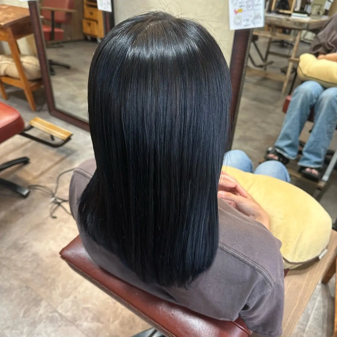 セミロング カラー 黒髪 ブルーカラー ブルーブラック オレンジ 若林 美帆のヘアスタイル
