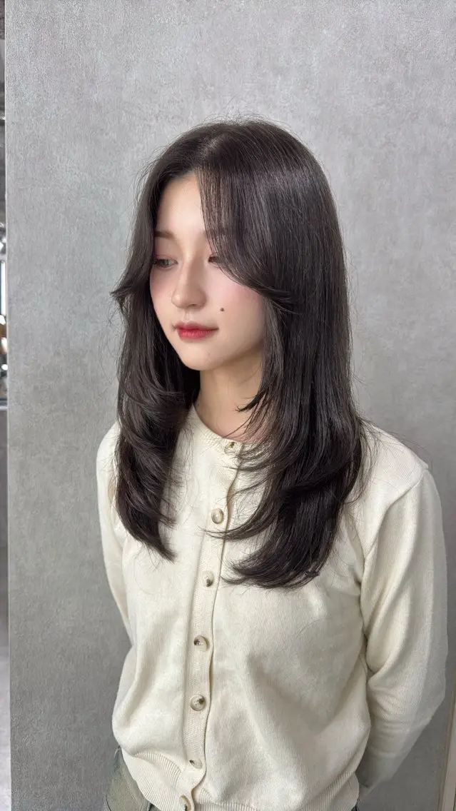 ロング カラー アッシュ アッシュブラウン ベージュカラー 黒髪 ブリーチ 赤み無し柔らかカラー 【梅田】madokaのヘアスタイル