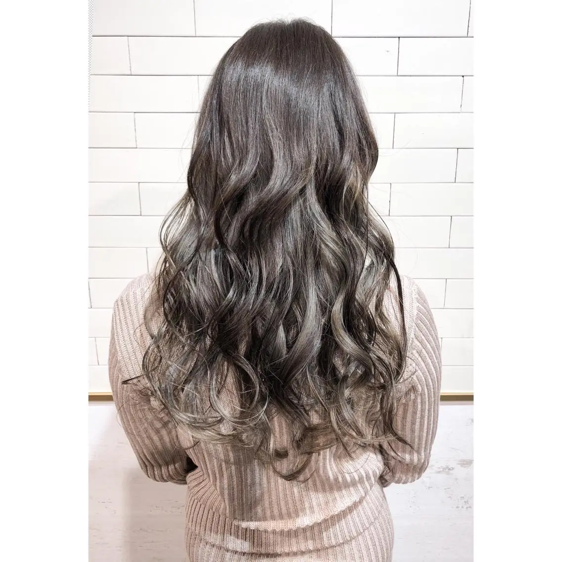 ロング EIGHT plum TOKIOリミテッドのヘアスタイル