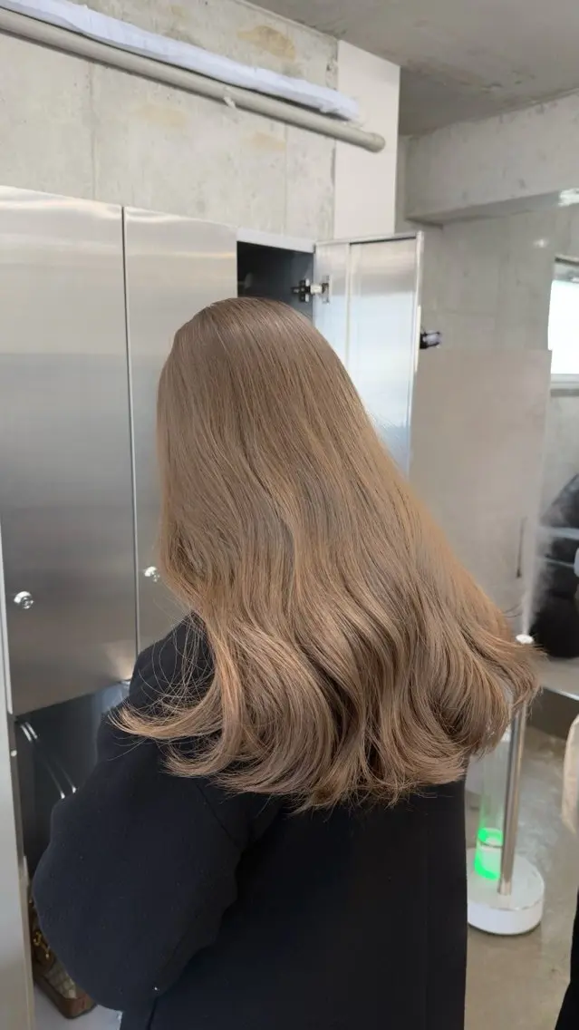 ロング カラー ベージュカラー ブリーチ ミルクティーベージュ ヘアカラー トリートメント 高橋大樹/グレー ジュ/ブリーチなしのヘアスタイル