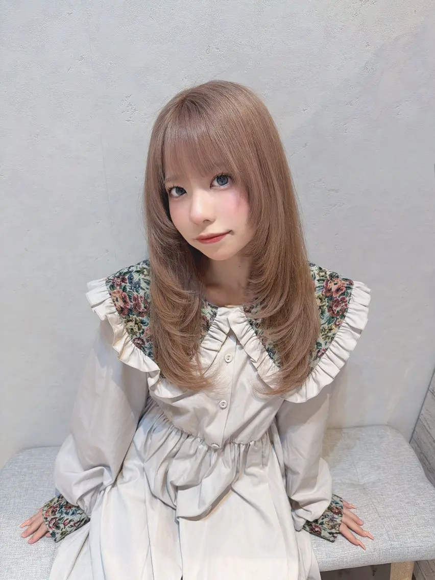 前髪カット+ブリーチリタッチカラー+トリートメントの写真