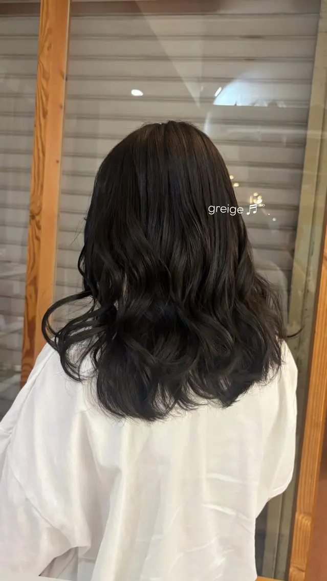 セミロング カラー 透明感カラー グレージュ カット ヘアカラー cipre 萌乃のヘアスタイル