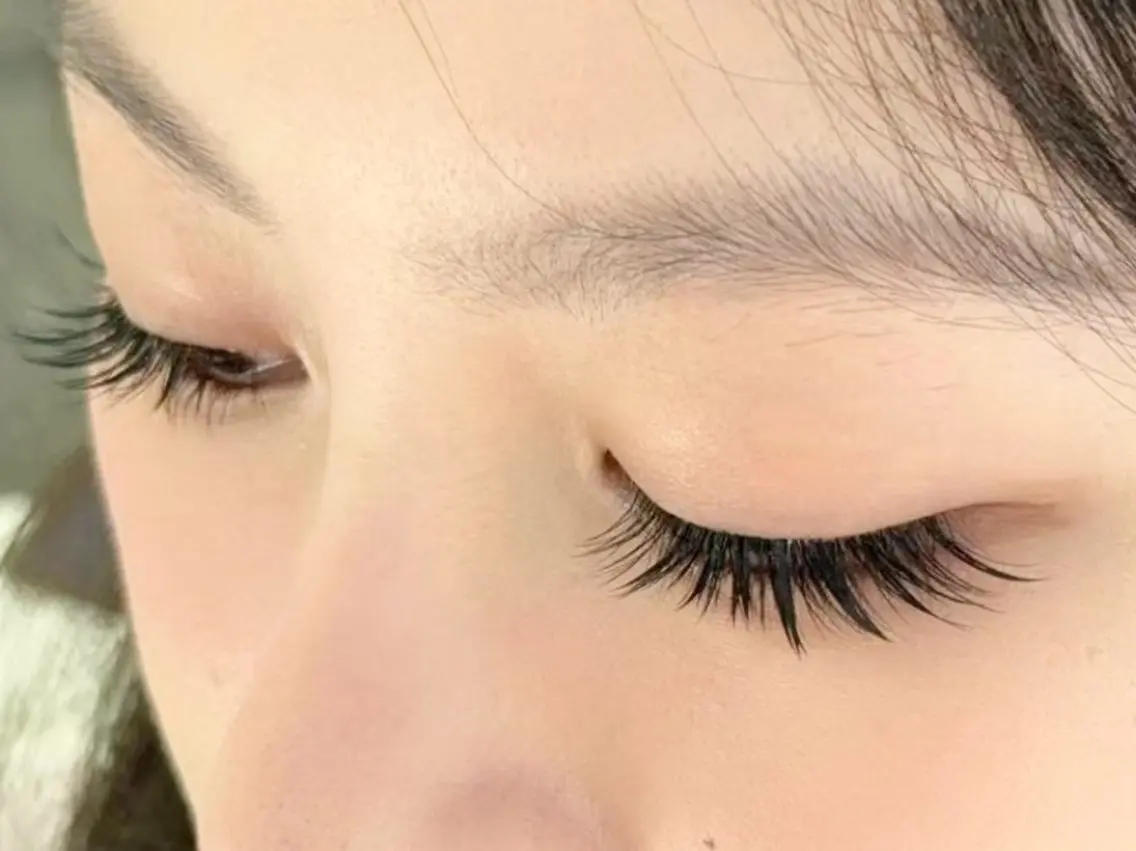 マツエク・マツパ 束感まつ毛 カラーマツエク フラットラッシュ パリジェンヌラッシュリフト まつげパーマ マツエク 🍓 KaNan🍓のマツエク・マツパデザイン