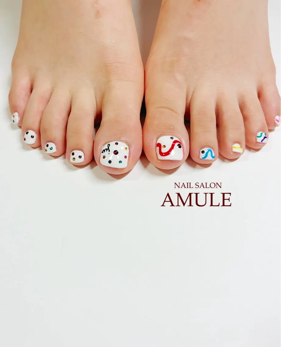 ネイル アートネイル フットネイル ジェルネイル ワンカラーネイル ホワイト フットネイル NAILSALON AMULEのネイルデザイン