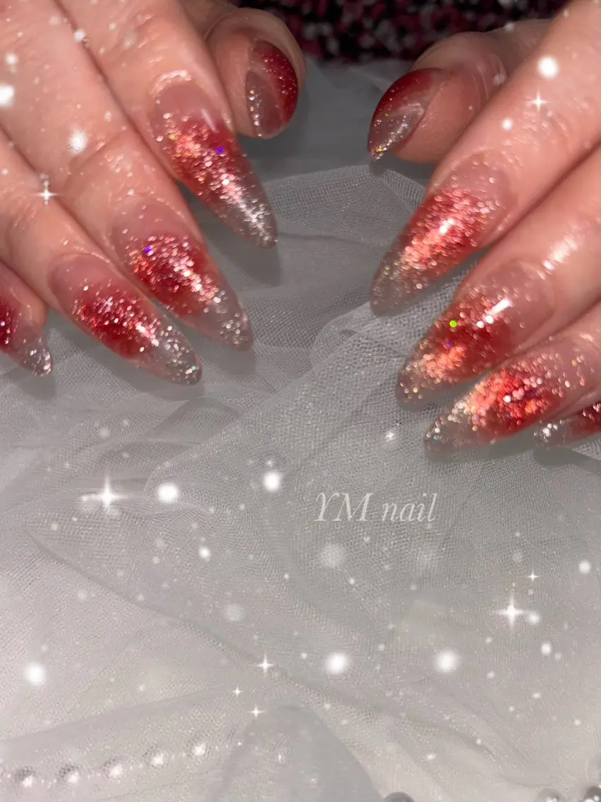 ネイル チークネイル フラッシュネイル キラキラネイル 赤色 ハンドネイル YM nailのネイルデザイン