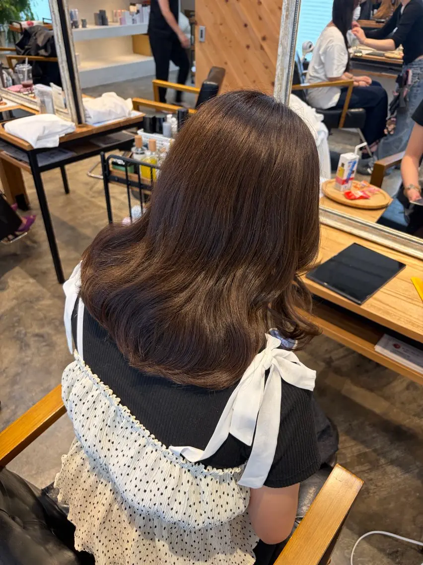 ミディアム カラー 上田 千智のヘアスタイル
